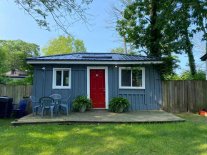 Cozy studio cottage, 2 minute walk to beach 1